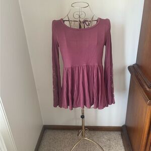 American Eagle Soft & Sexy Lace Sleeve Top Ruffle Hem Size XS Cutout Back